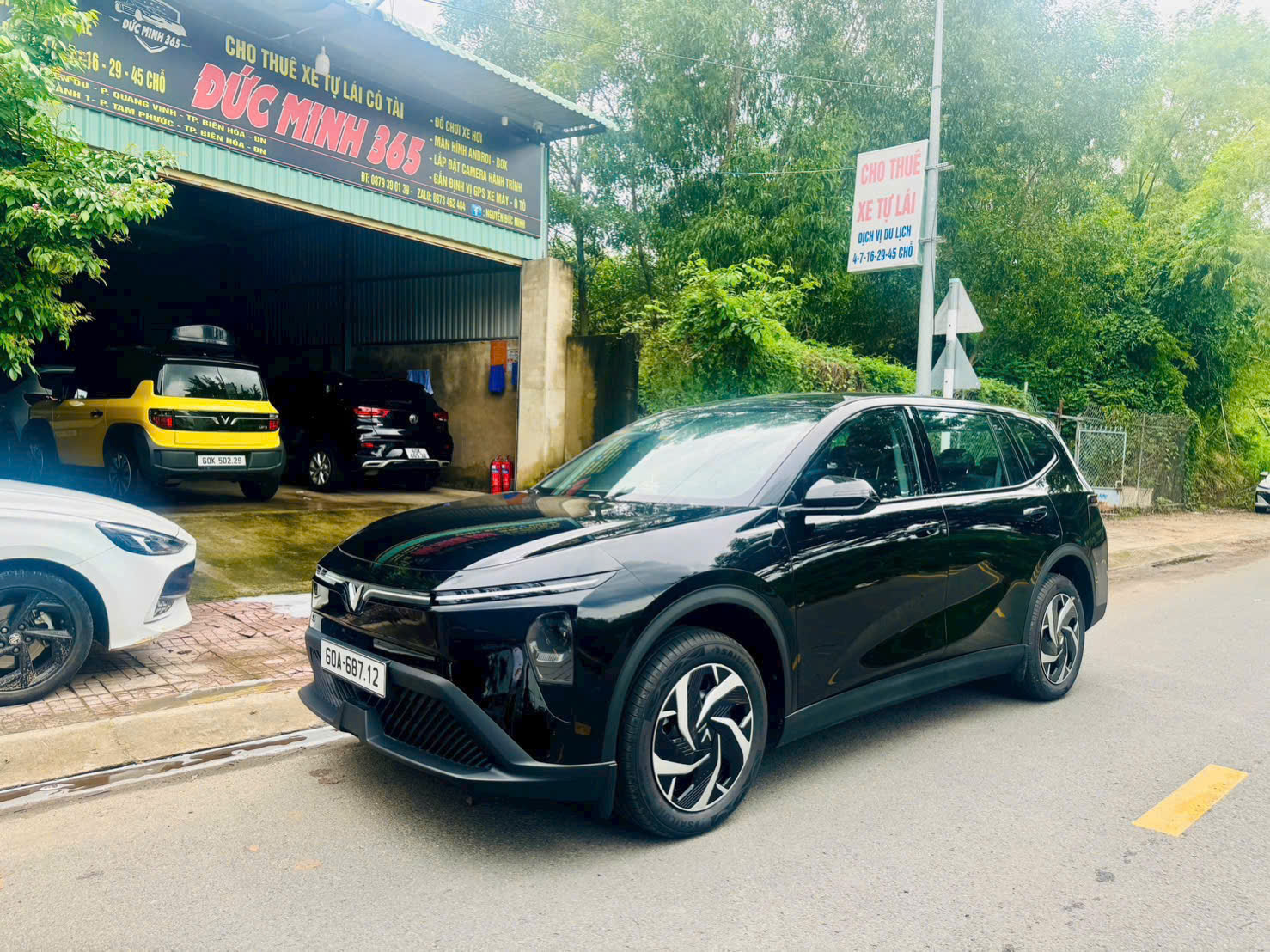 Limo Green 7 chỗ cho thuê tự lái tại Biên Hòa